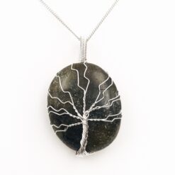 Μενταγιόν λαμπραδορίτη